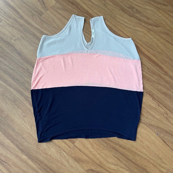 Sisi Loose Fit Flowing Top - Picture 1 of 4